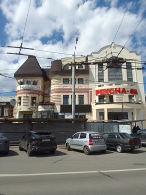 Забор на площади Победы никто не может убрать
